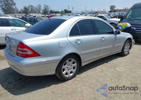 2005 Mercedes-Benz C 240 Luxury z USA, uszkodzony, nr VIN WDBRF61J15A813251